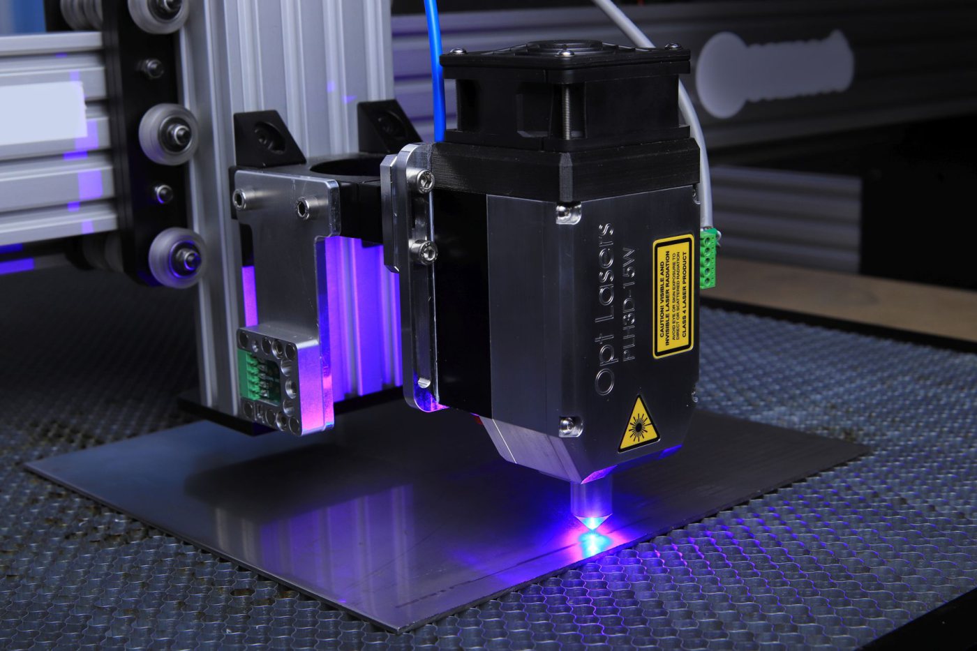 Corte a laser em MDF e acrílico: o que dá para fazer e espessuras